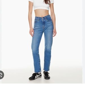Levi’s Wedgie Straight in light denim
